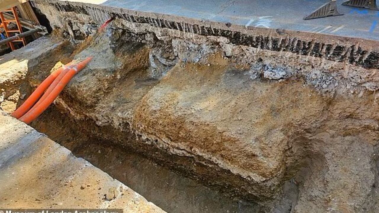 One of the most important Roman roads. Archaeologists have made an incredible discovery of a 2000-year-old road under an iconic street in London