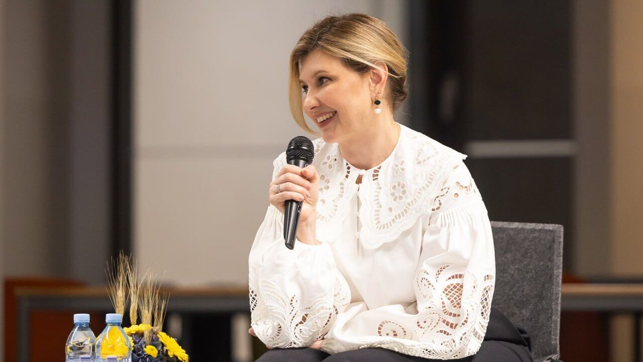 During her visit to Slovenia, Zelenska dressed in an original lace embroidery. Photo