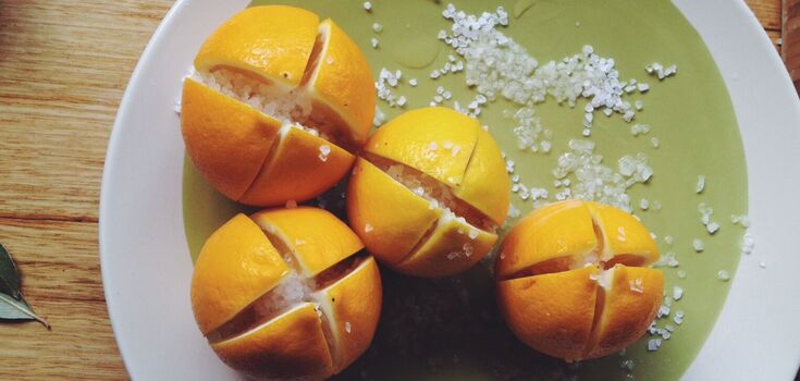 How to pickle lemons deliciously: a variant of a spicy and very simple appetizer