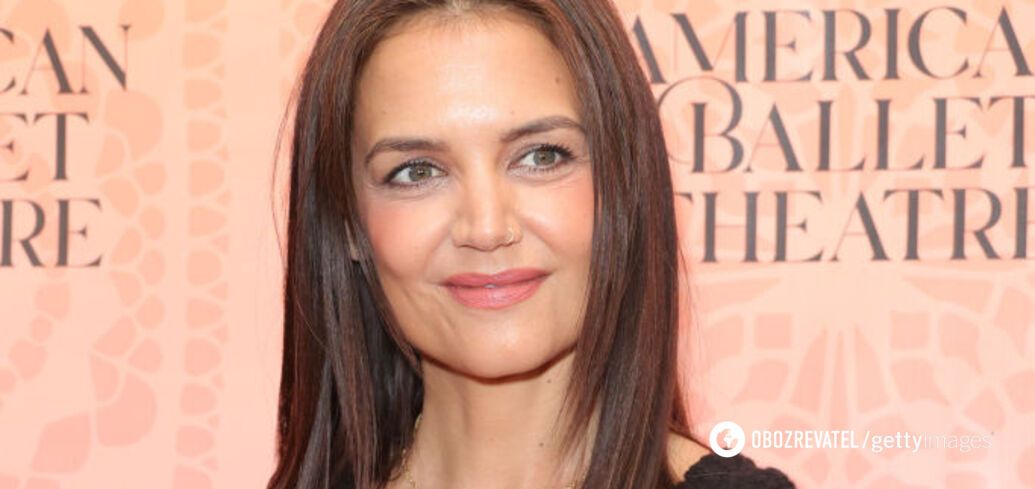 A bold combination: Katie Holmes showed a bright image with a teddy coat