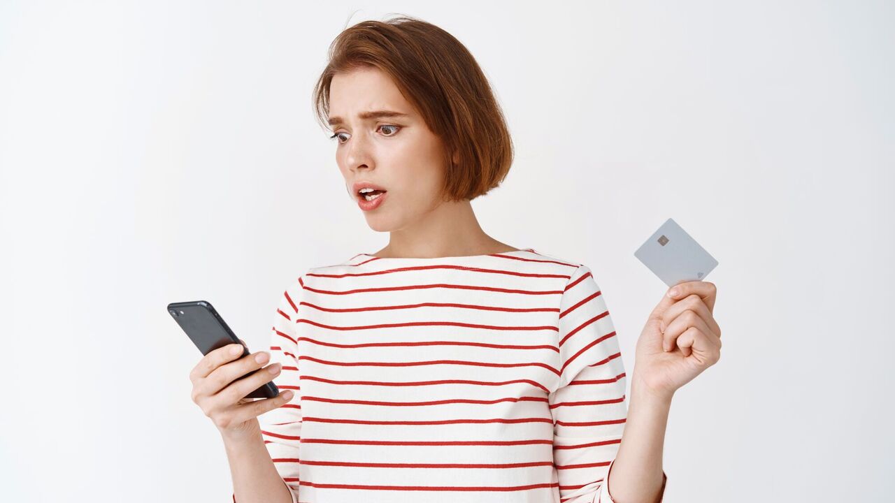Apple może całkowicie zrezygnować z fizycznych kart SIM w iPhone 17: jak to będzie działać