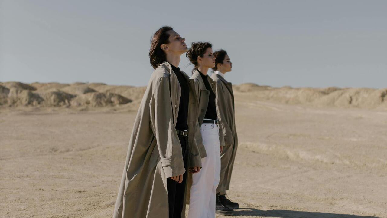 Say goodbye to beige trench coat: what to replace the boring outerwear with to look spectacular