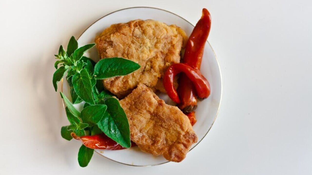 What to marinate pork chops in to make them juicy: a win-win method
