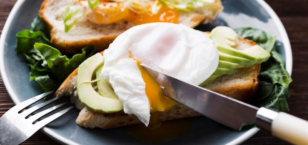 How to cook poached eggs without a stove and vinegar: an elementary life hack