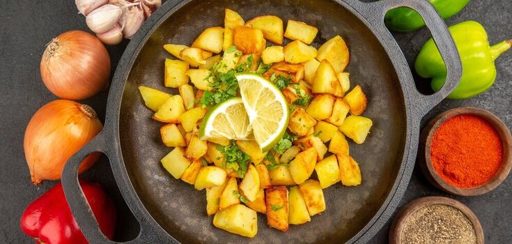 Хрустящий запеченный картофель с говядиной для семейного ужина: готовится быстро и без проблем