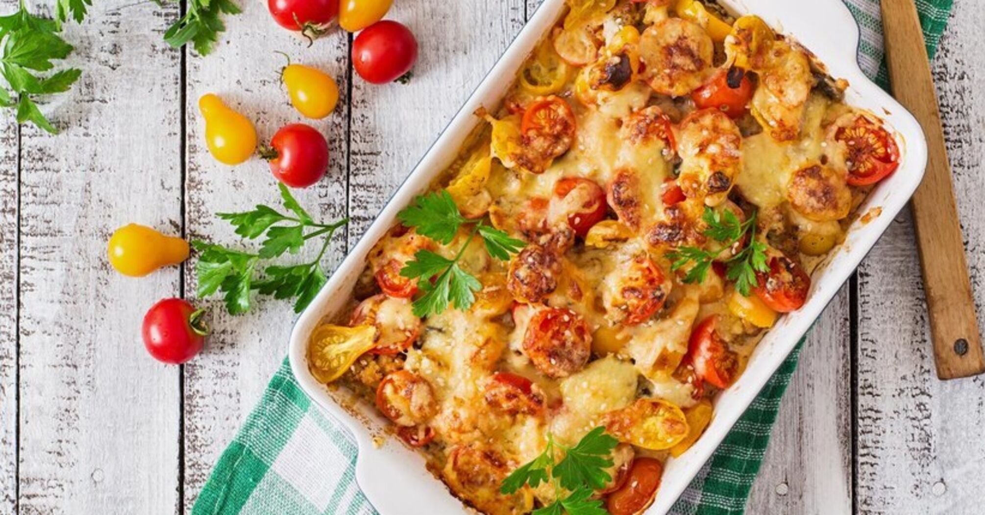 What to cook with chicken fillet for lunch: try this very juicy and simple casserole