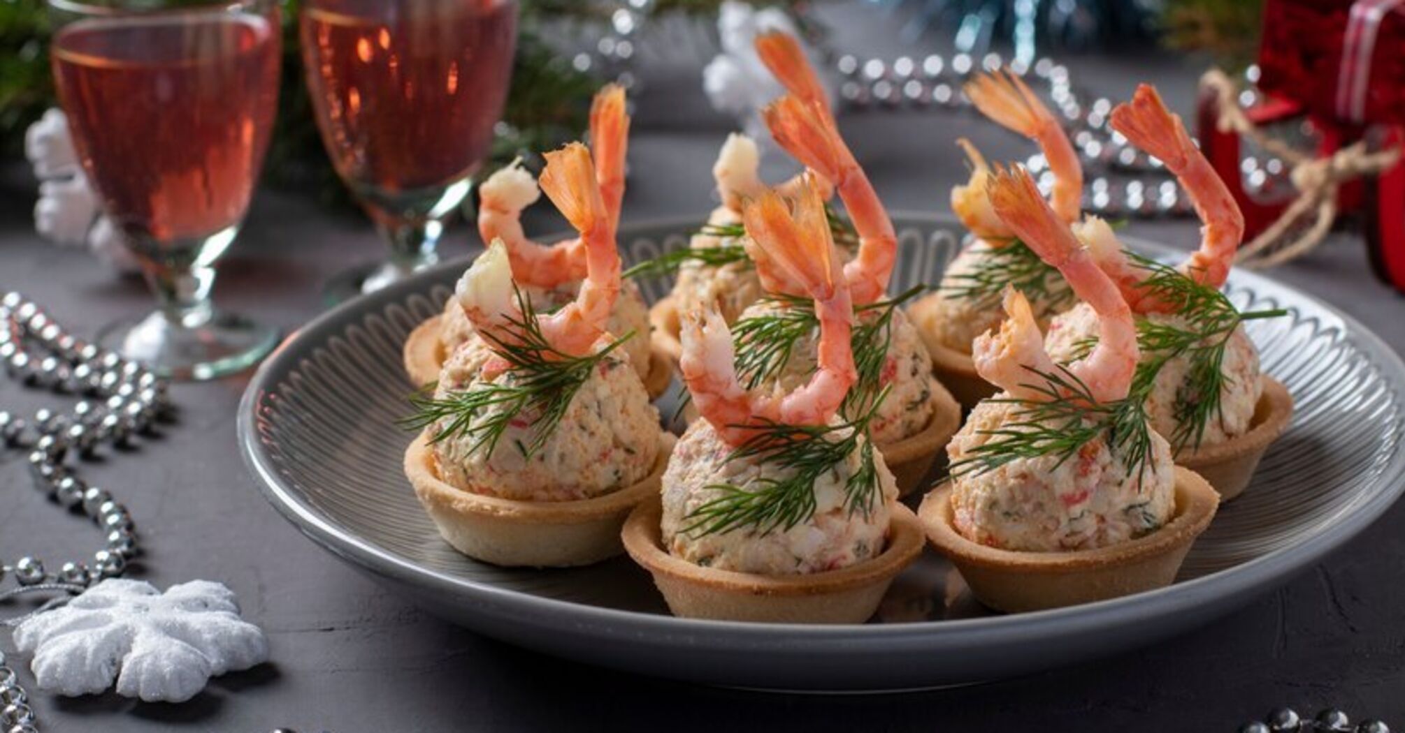 Budget and delicious tartlets for the New Year's table: what to make the filling from