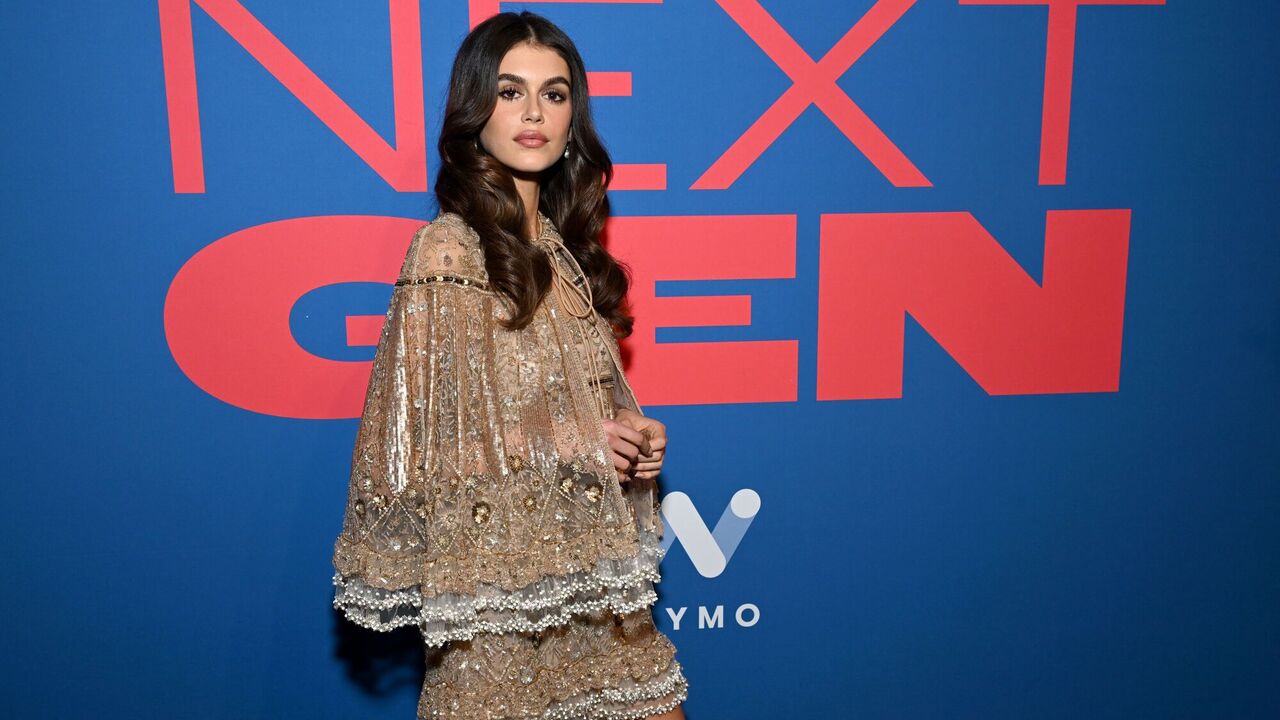 Jak sprawić, by wakacje wyglądały naprawdę stylowo: Kaia Gerber prezentuje odważne połączenie