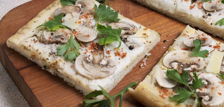 Crispy puff pastry pies with julienne: quick and easy recipe for the whole family