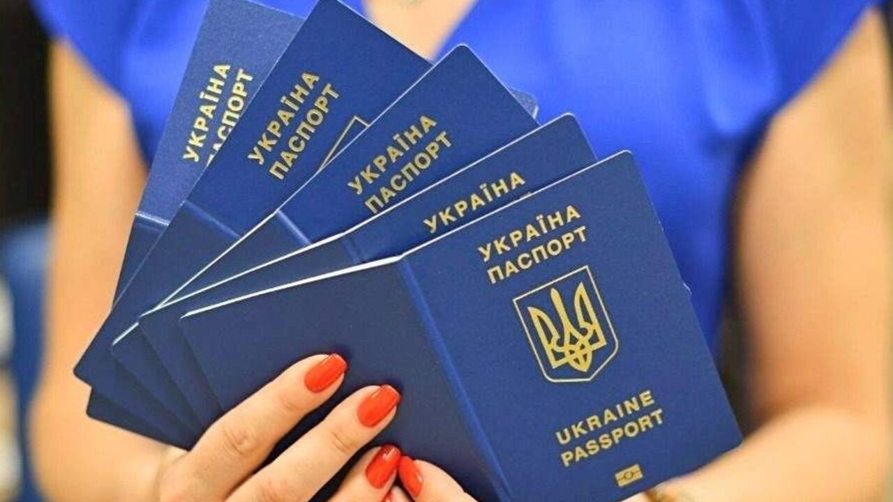 Ukrainians are fined for having "wrong" passports