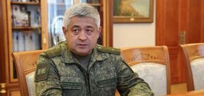 Generałowi pułkownikowi armii rosyjskiej doręczono zawiadomienie o podejrzeniu popełnienia przestępstwa za wydanie rozkazu ataku na teatr dramatyczny w Czernihowie. Zdjęcie