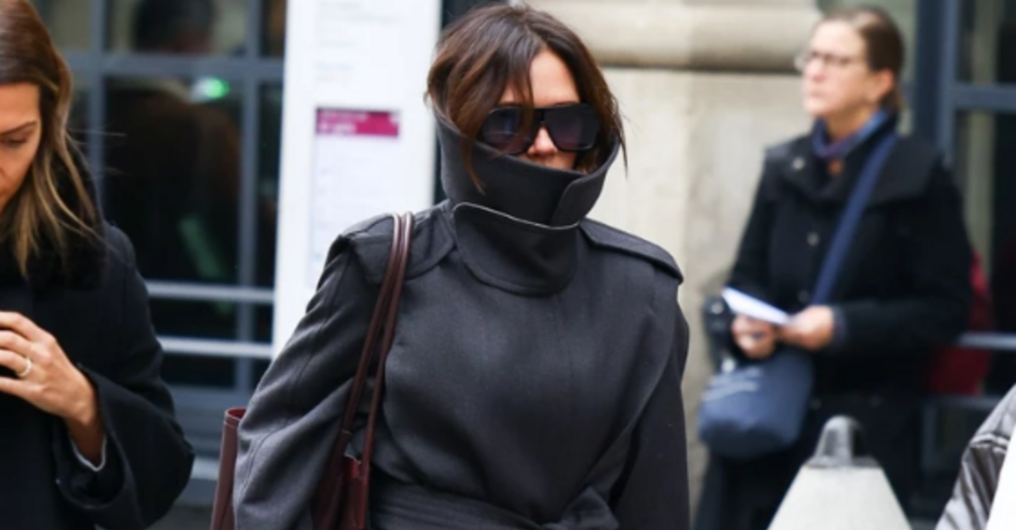 Самое модное пальто из коллекции Виктории Бекхэм: она уже выгуляла его в этом сезоне