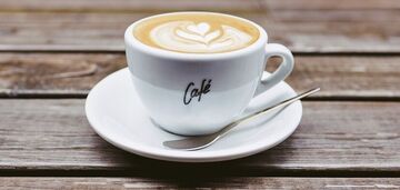 Почему кофе не стоит пить за 12 часов до сна и как это влияет на организм