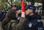 "Krew na twoich rękach": w Serbii zorganizowano protest po tragedii na stacji kolejowej i zażądano aresztowania prezydenta. Zdjęcie