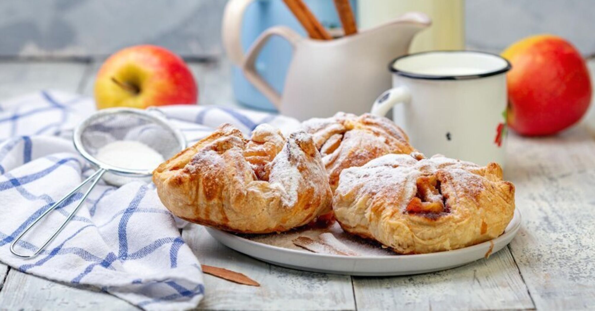 Fragrant apple puffs for tea: how to make an atmospheric autumn dessert