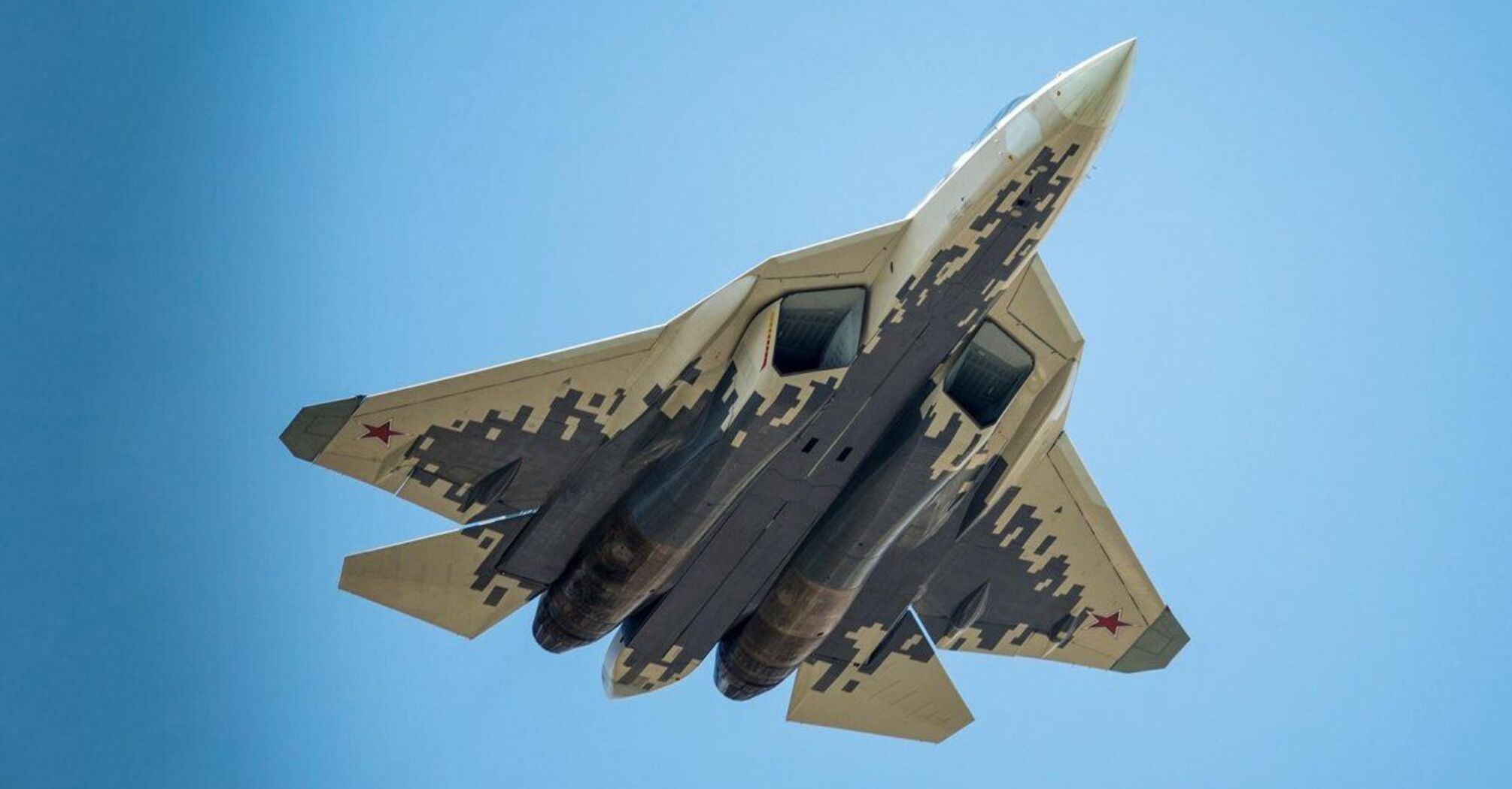 A flying box with bolts of different types: the Chinese showed the Russian Su-57 up close for the first time. Photos and videos