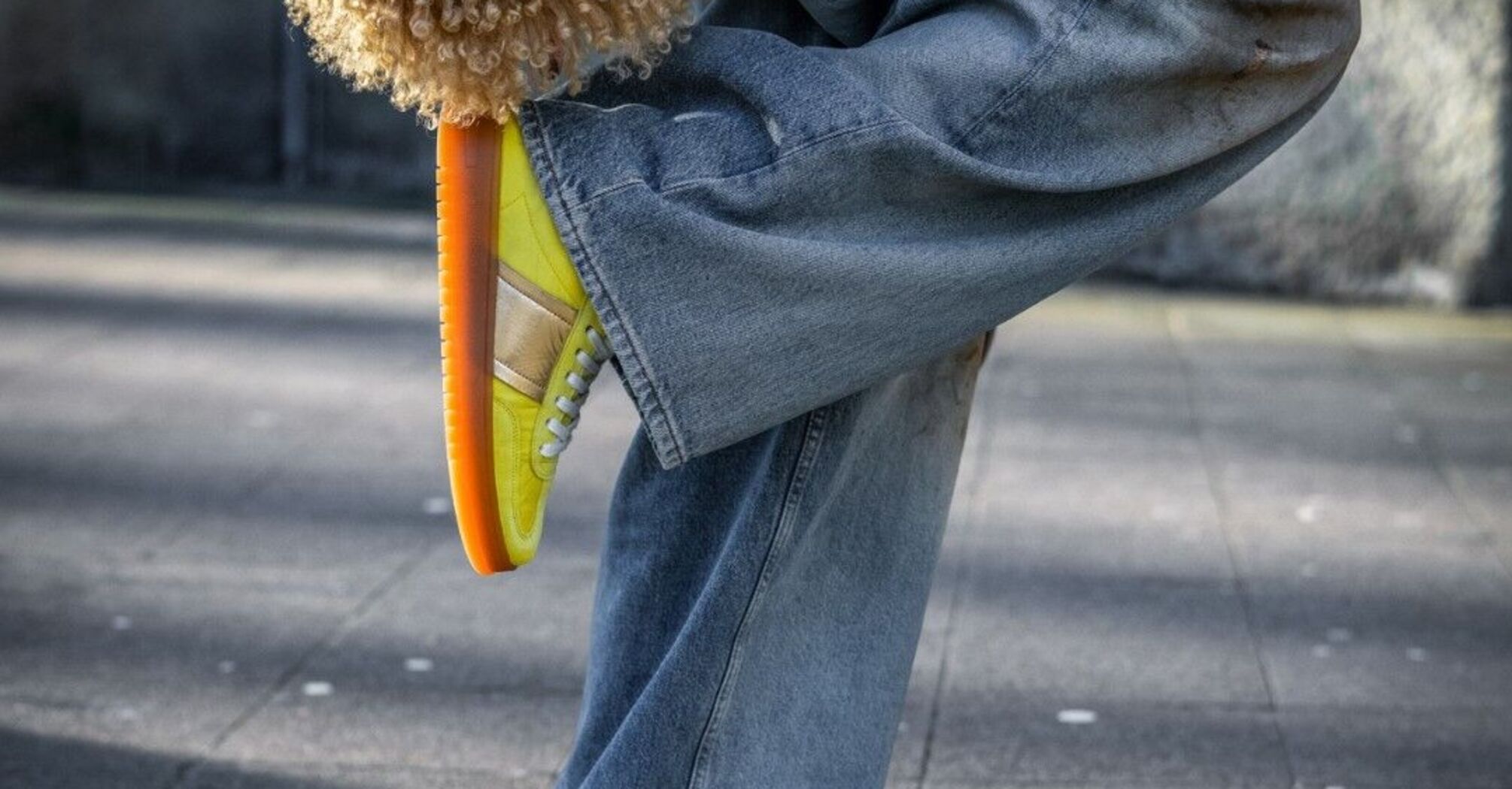 Bright sneakers suddenly became the most fashionable sports shoes of the season: what color is in trend