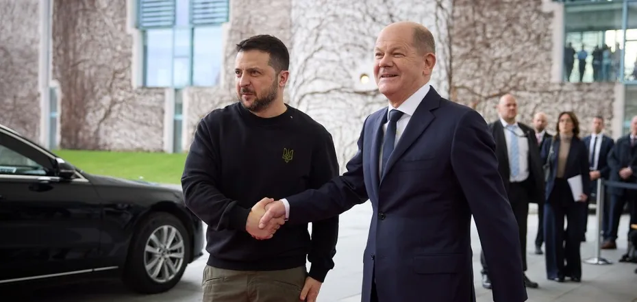 Prezydent Ukrainy Wołodymyr Zełenski i kanclerz Niemiec Olaf Scholz