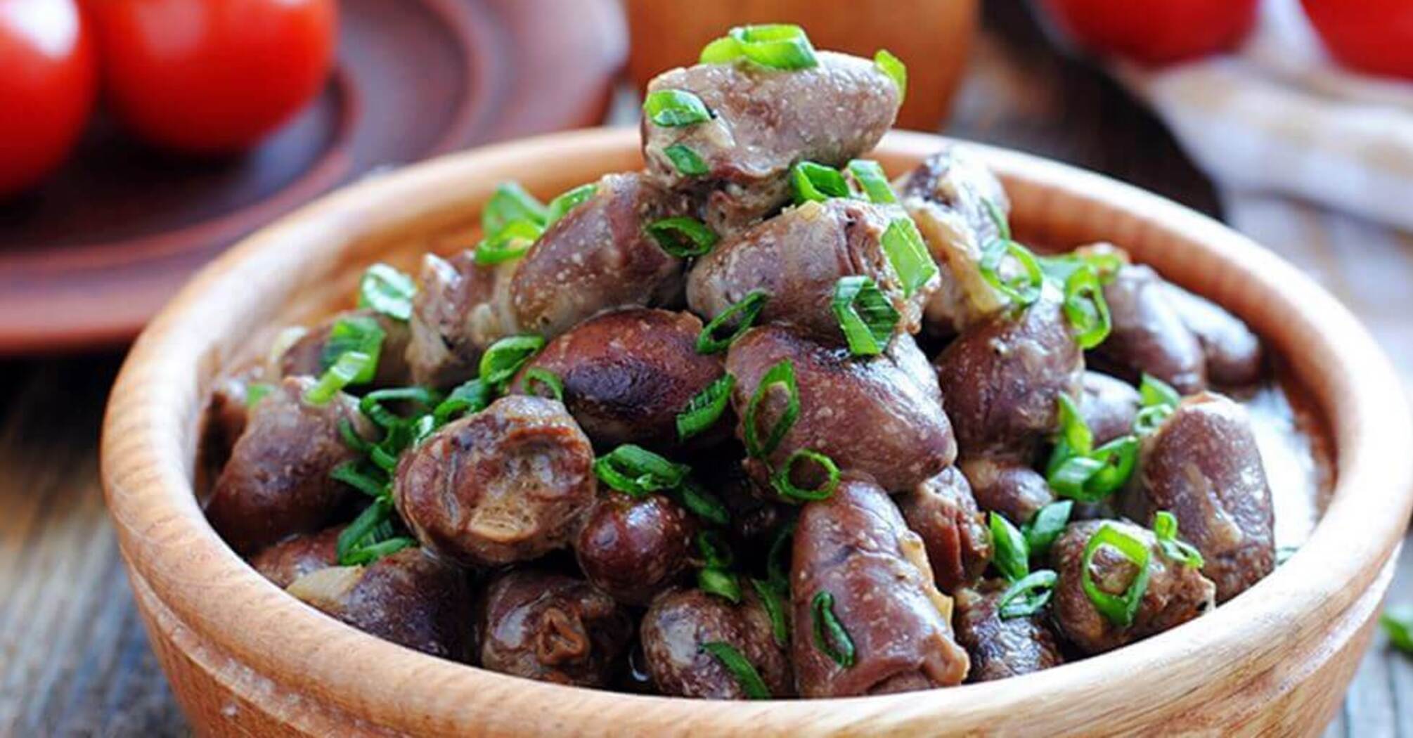 Stewed chicken hearts for lunch with mashed potatoes: better than cutlets and chops