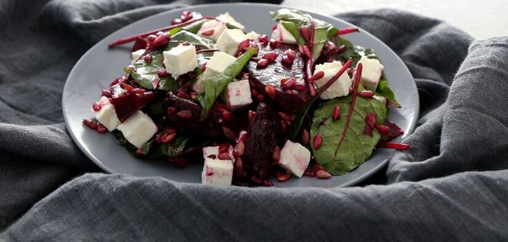 Light beetroot salad with herbs and feta: how to prepare a seasonal appetizer