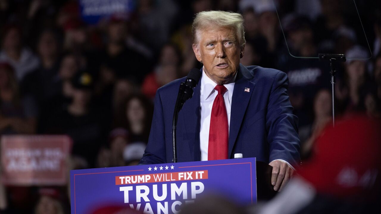 O czym jest piosenka Y.M.C.A., do której triumfalnie zatańczył Trump i dlaczego zabroniono mu włączania hitu z lat 80. na wiecach?
