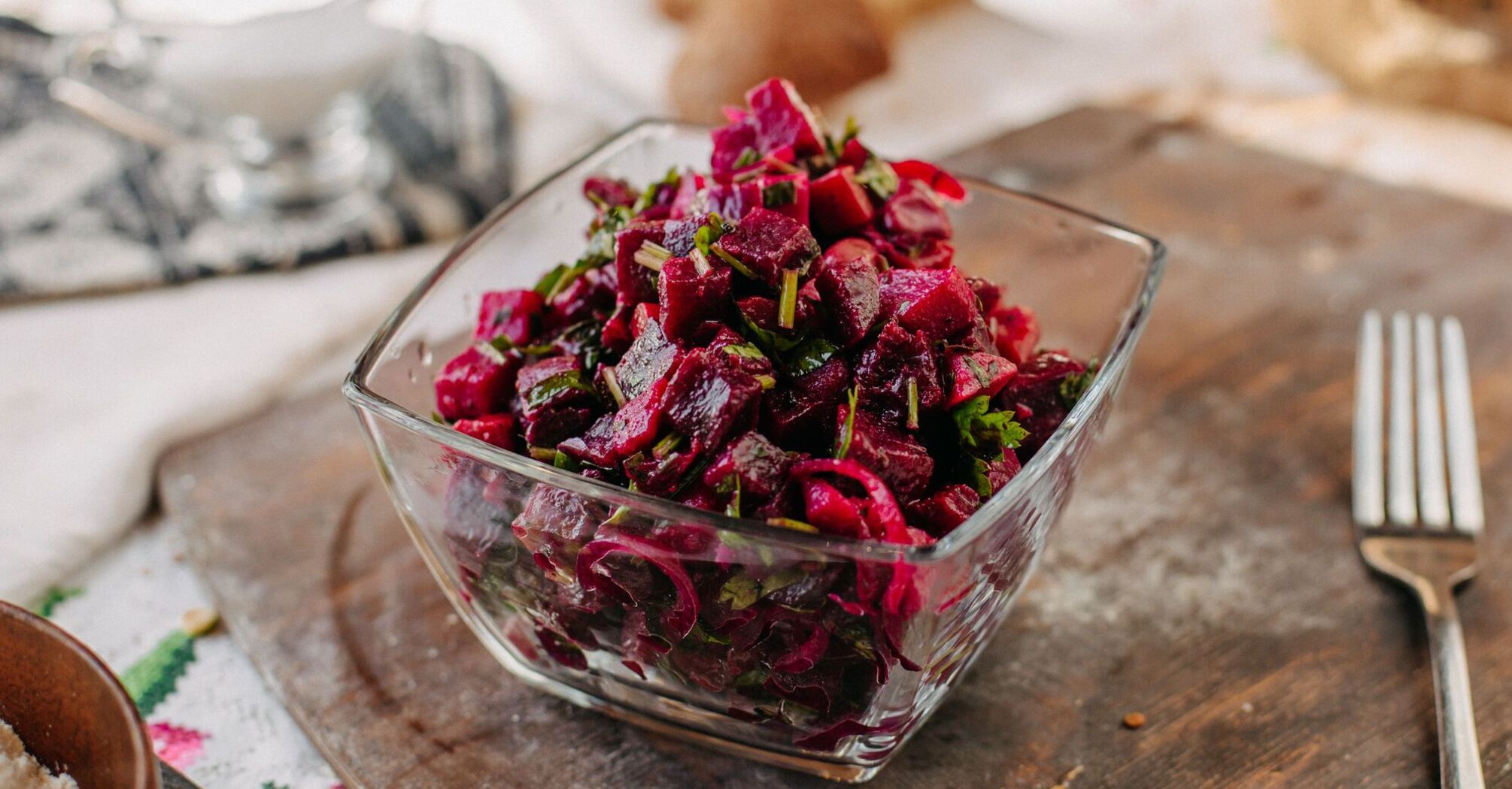 Healthy detox salad for a snack: what to cook a light dish from