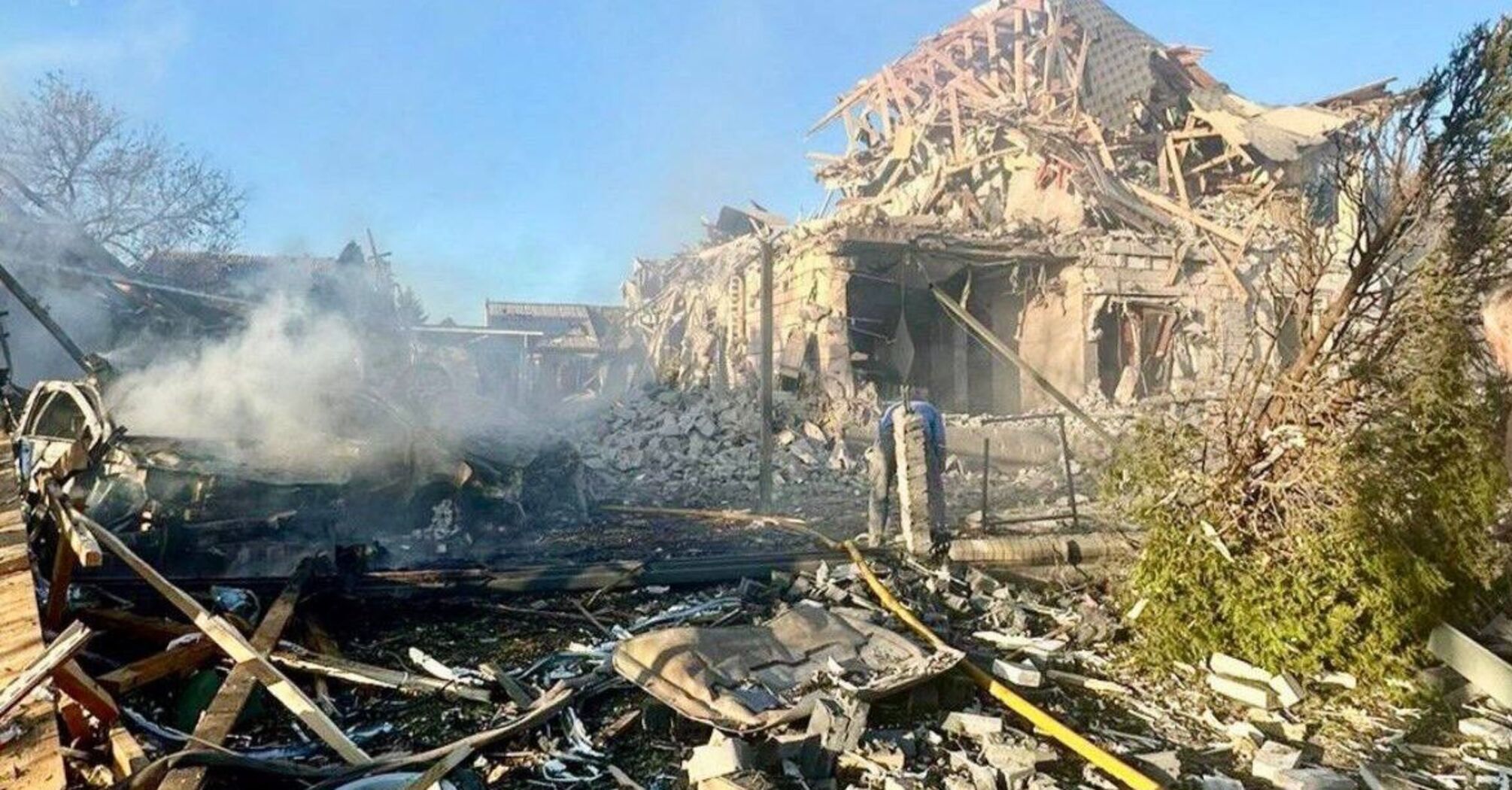 The occupiers launched a massive attack on Zaporizhzhia: there were hits on houses and a hospital, 4 people were killed and many wounded. Photos and videos