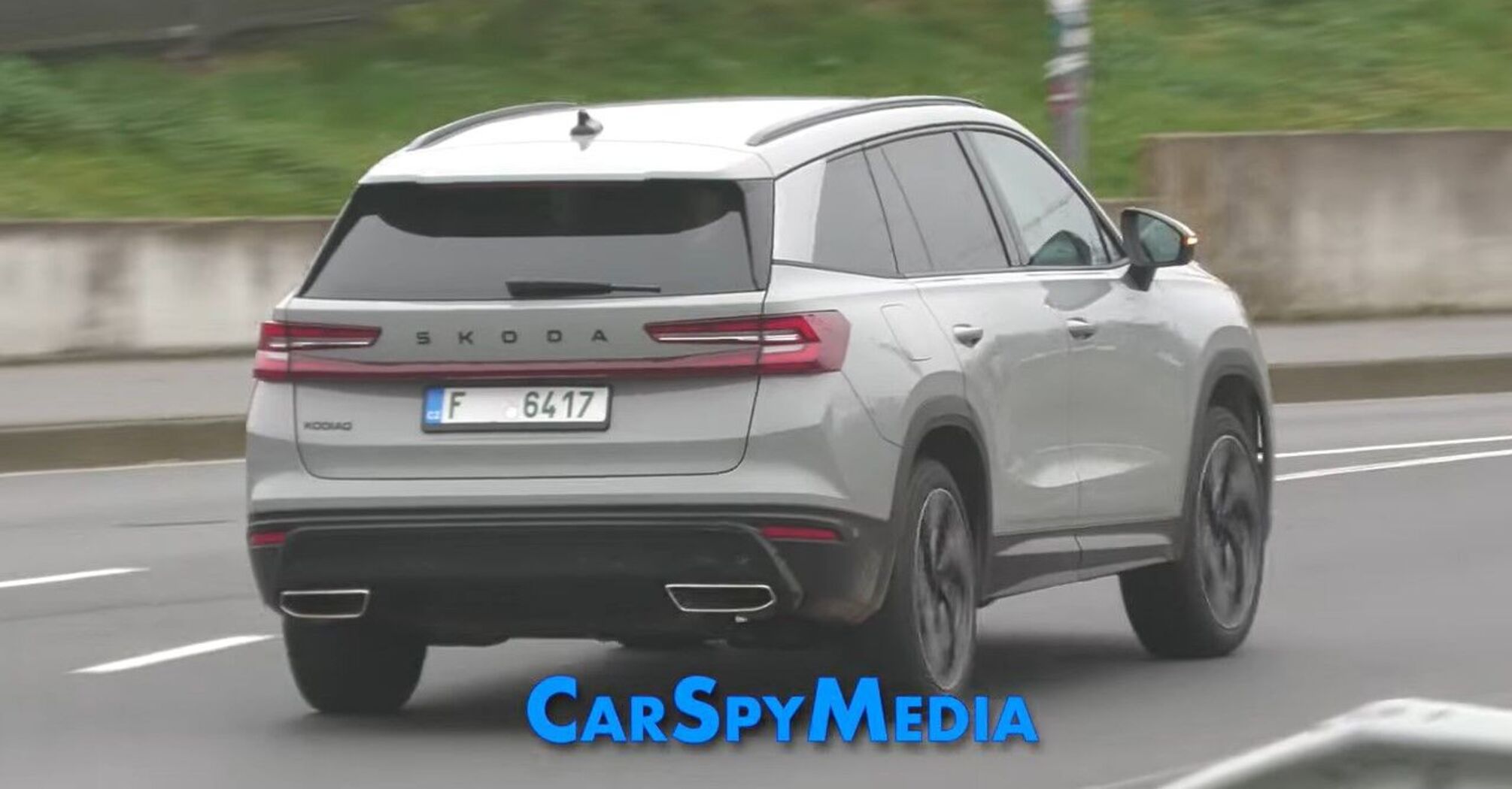 New Skoda Kodiaq RS shown on the road - photos and engine Skoda Kodiaq 2