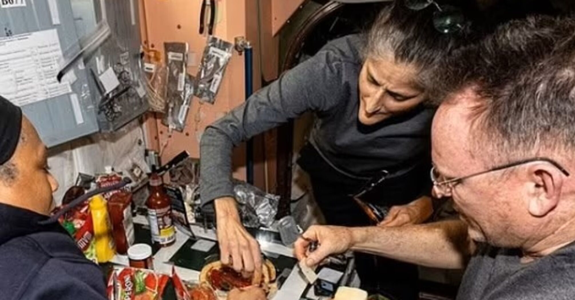 NASA responded to the statement of doctors who were frightened by the appearance of Sunita Williams: the astronaut stuck on the ISS has lost a lot of weight. Photo