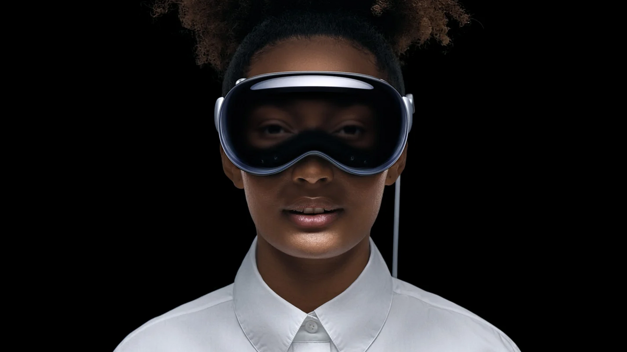 The affordable version of Apple Vision Pro will be released later than planned: what will the displays be like