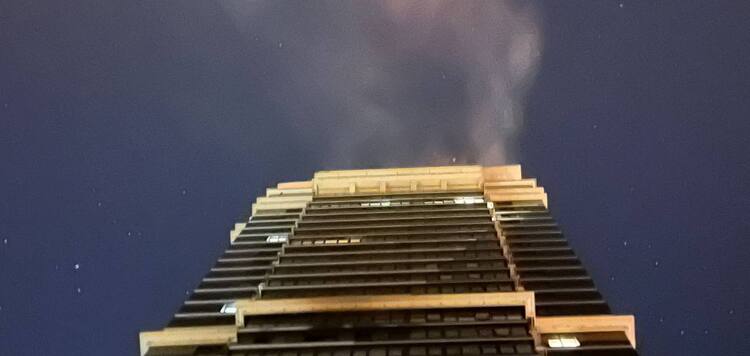 The occupiers attacked Kyiv with drones, a business center, a high-rise building and a medical facility caught fire: there are victims. Photos