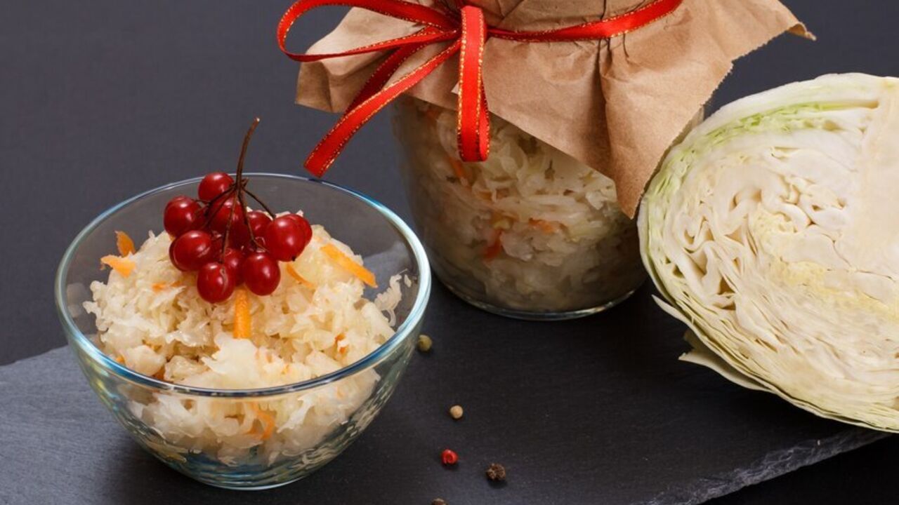 The healthiest sauerkraut without vinegar: pickled in its own juice