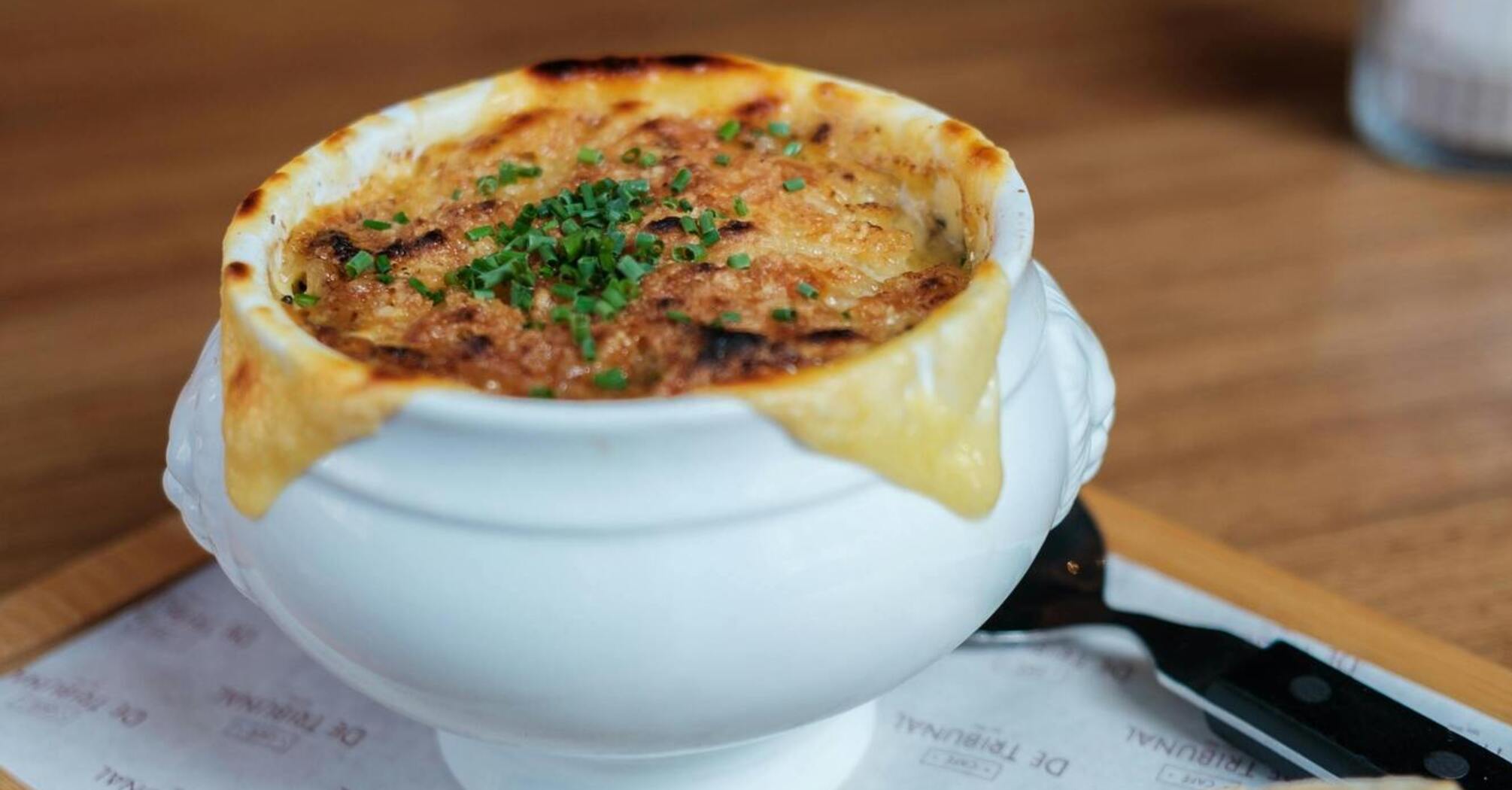 Warming onion soup: a classic French recipe