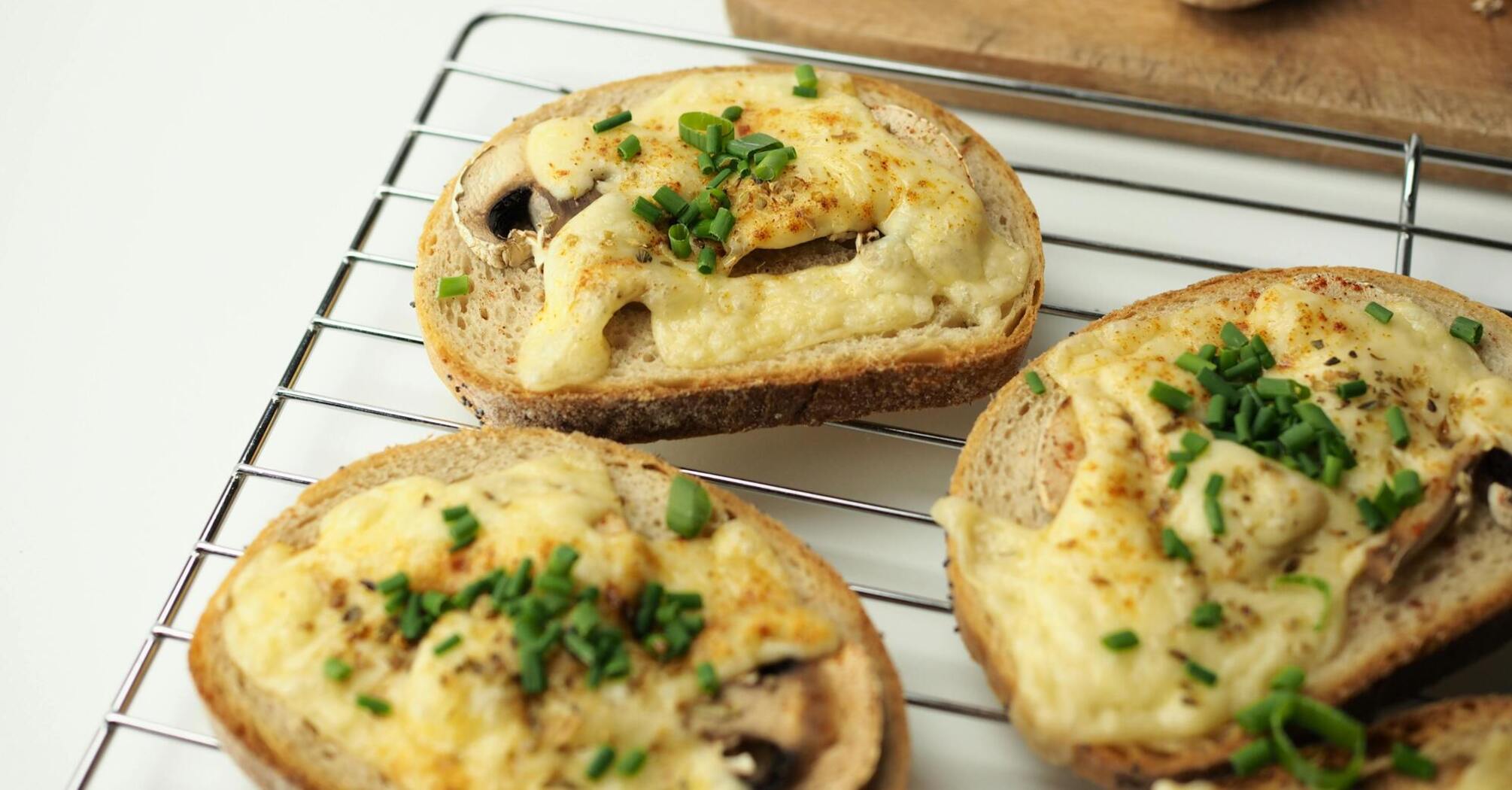 Quick and easy to prepare mushroom toast: a recipe for lazy housewives