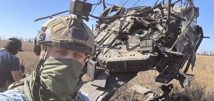 Cieszyli się "dziko", a potem coś poszło nie tak: Rosyjscy propagandyści epicko się skompromitowali, myląc swój zniszczony najnowocześniejszy czołg z Leopardem-2. Wideo