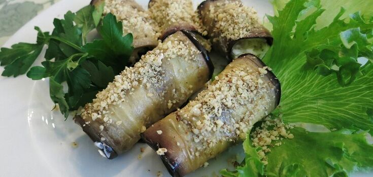 Lazy eggplant rolls with original filling: an appetizer option for any occasion