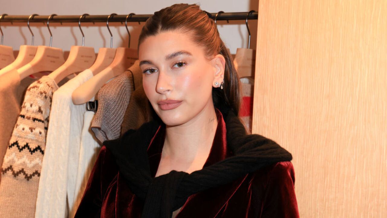 Hailey Bieber showed up in an ultra-short dress in a fashionable color. Photo