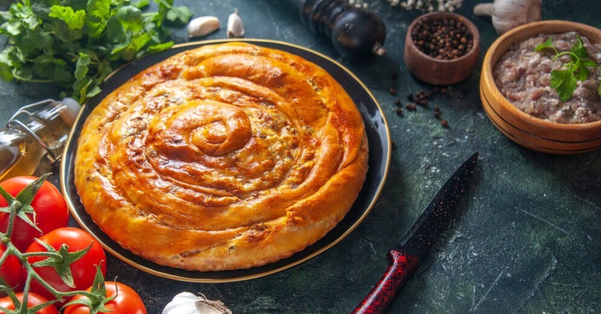 Lazy meat pie for a hearty lunch: ready in minutes