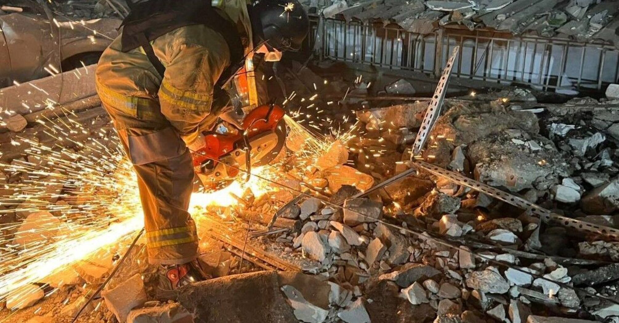 The death toll from Russia's strike on Zaporizhzhia has risen to nine: rescue operations continue. Photos