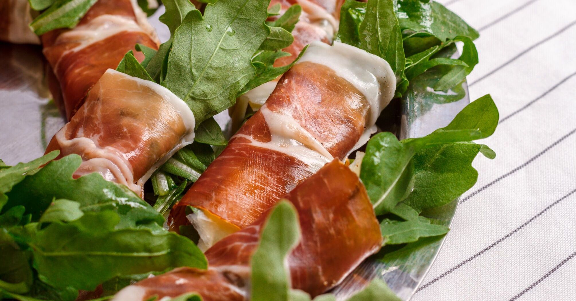 Gourmet appetizer with jamon for the holiday table: what to cook with