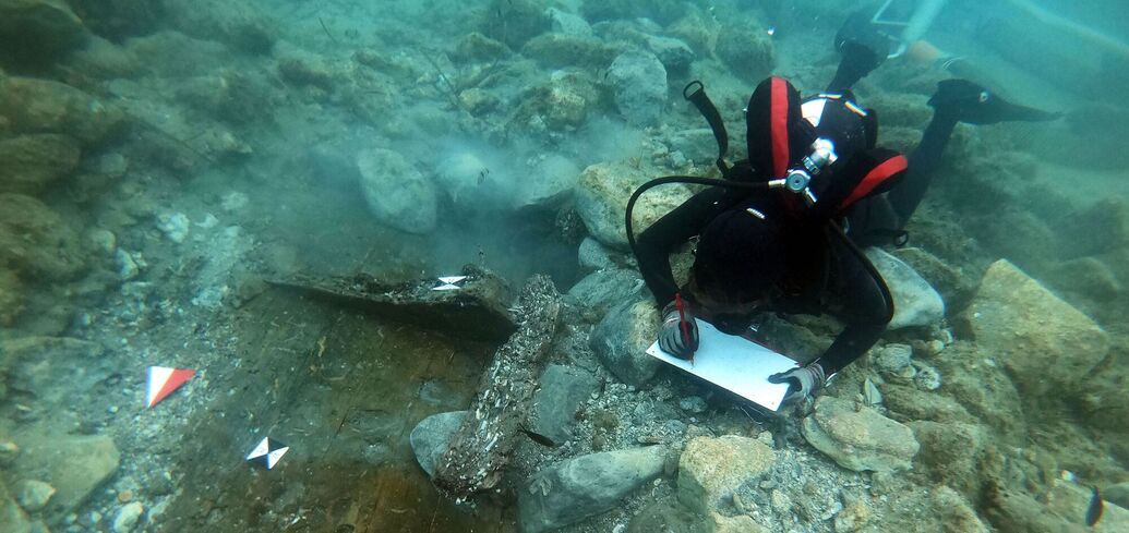 A 2500-year-old shipwreck and anchors were found near Sicily. Photo