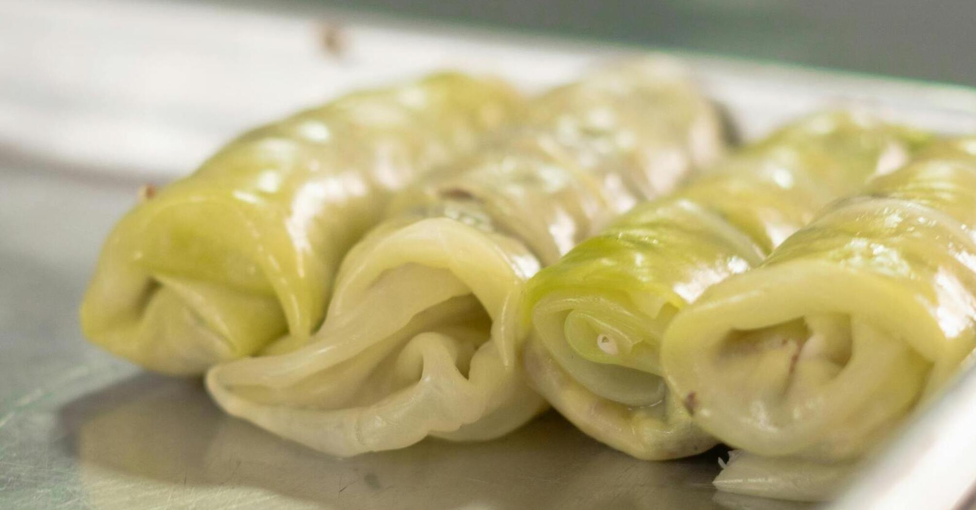 How to wrap cabbage rolls so they don't fall apart: three best ways