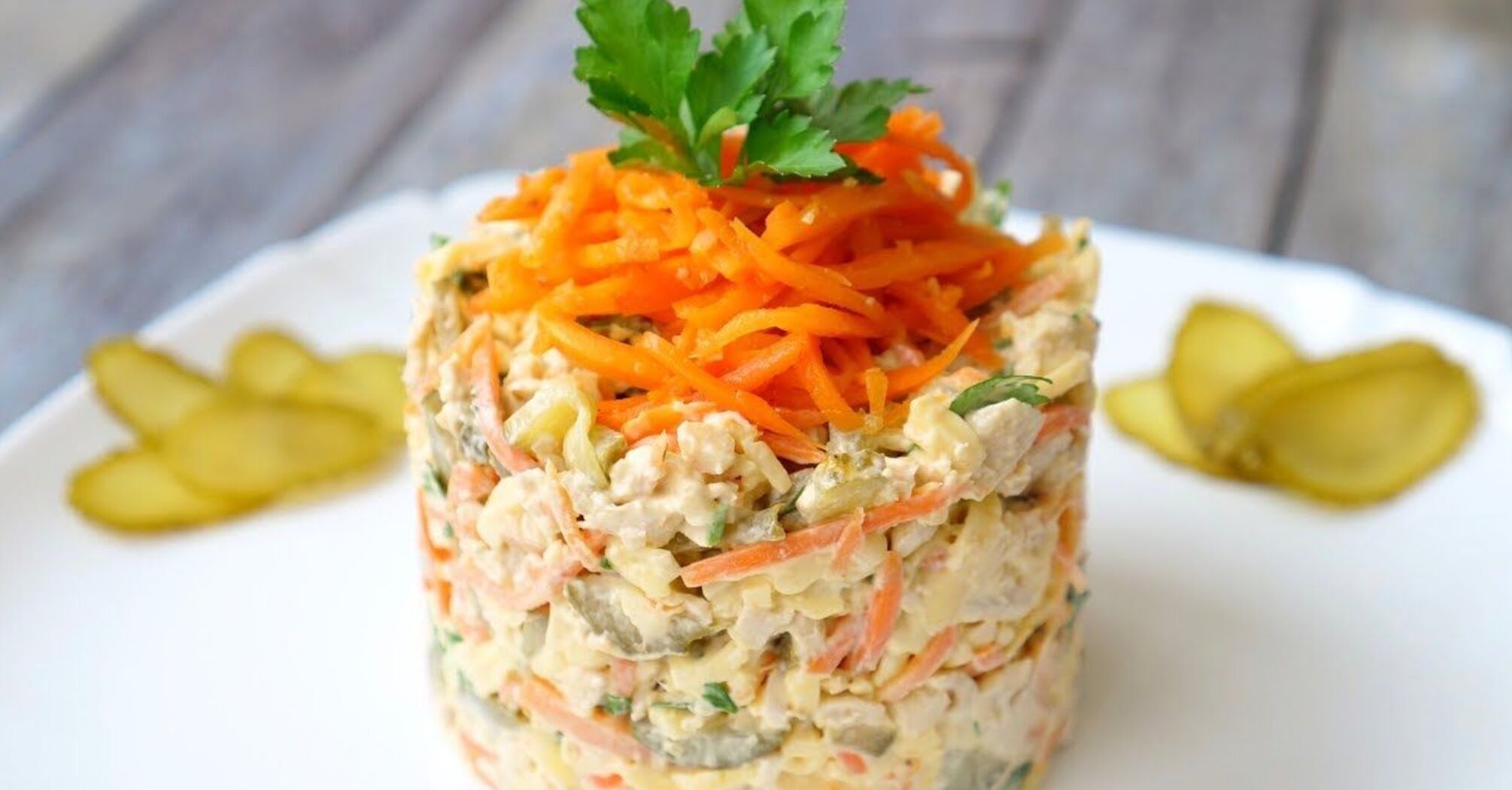 Delicious and bright: a simple recipe for a New Year's salad | OBOZ.UA