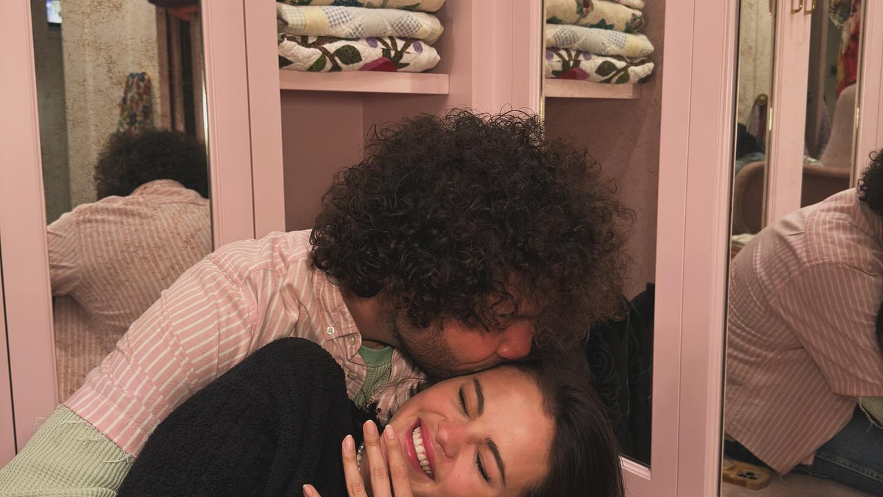Always in fashion: Selena Gomez chose a classic manicure for her engagement