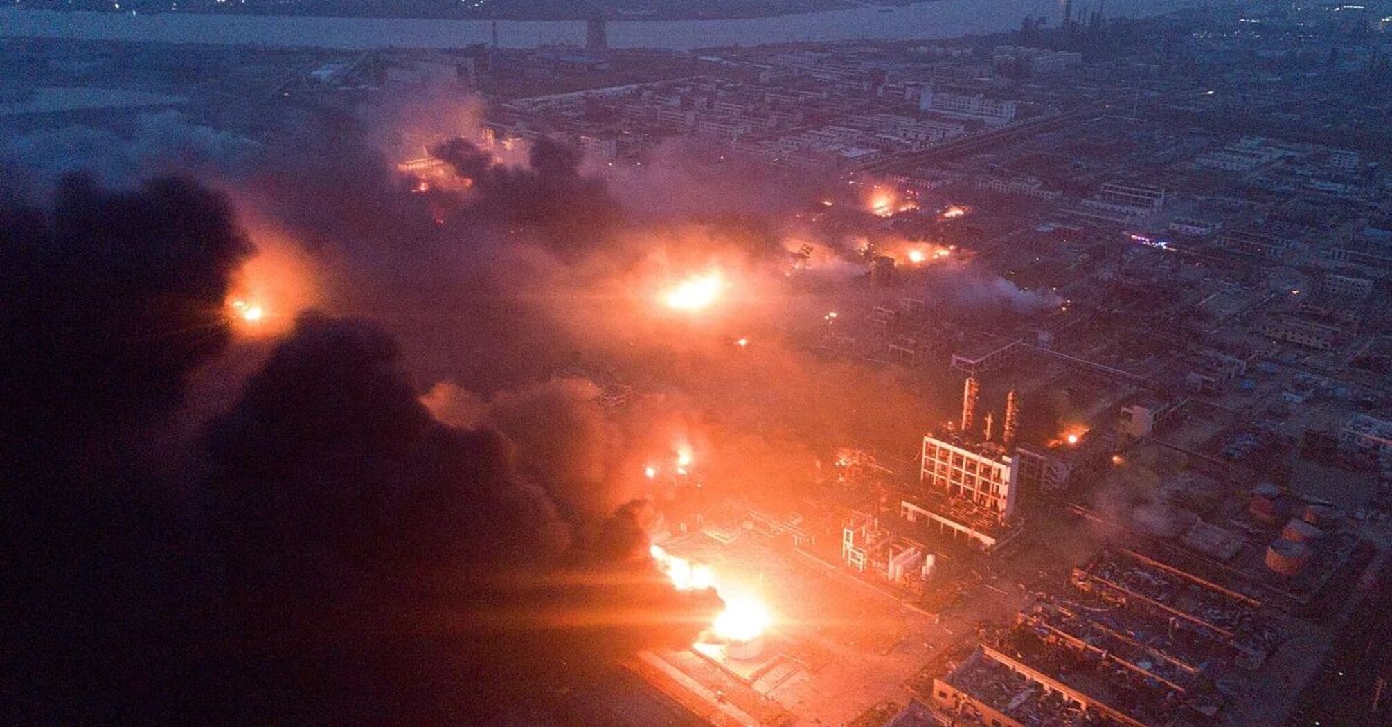 Drones attacked an oil depot in the Russian city of Oryol: residents complained of powerful explosions. Photos and video