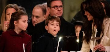 Książę Louis, lat 6, złamał królewską tradycję podczas koncertu kolęd. Zdjęcie