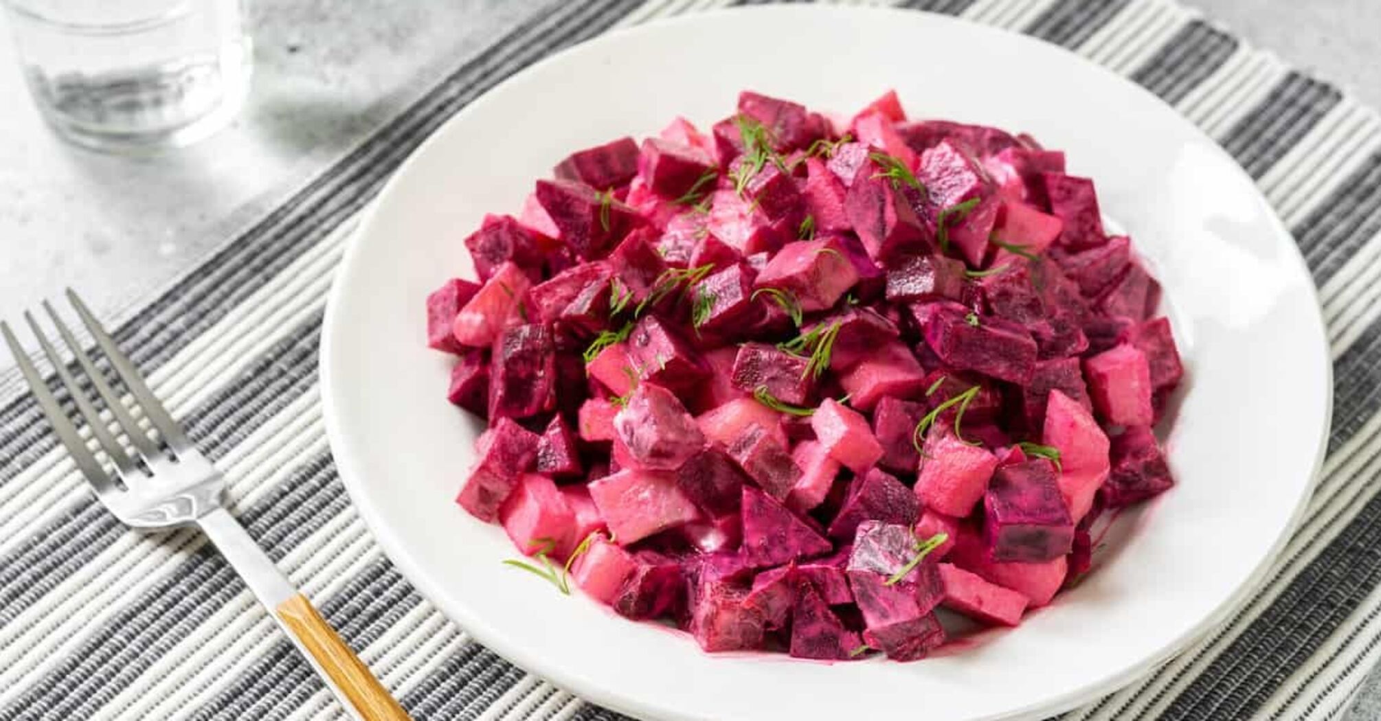 Tastier than Shuba salad and vinaigrette: beetroot salad with herring and onions for a snack