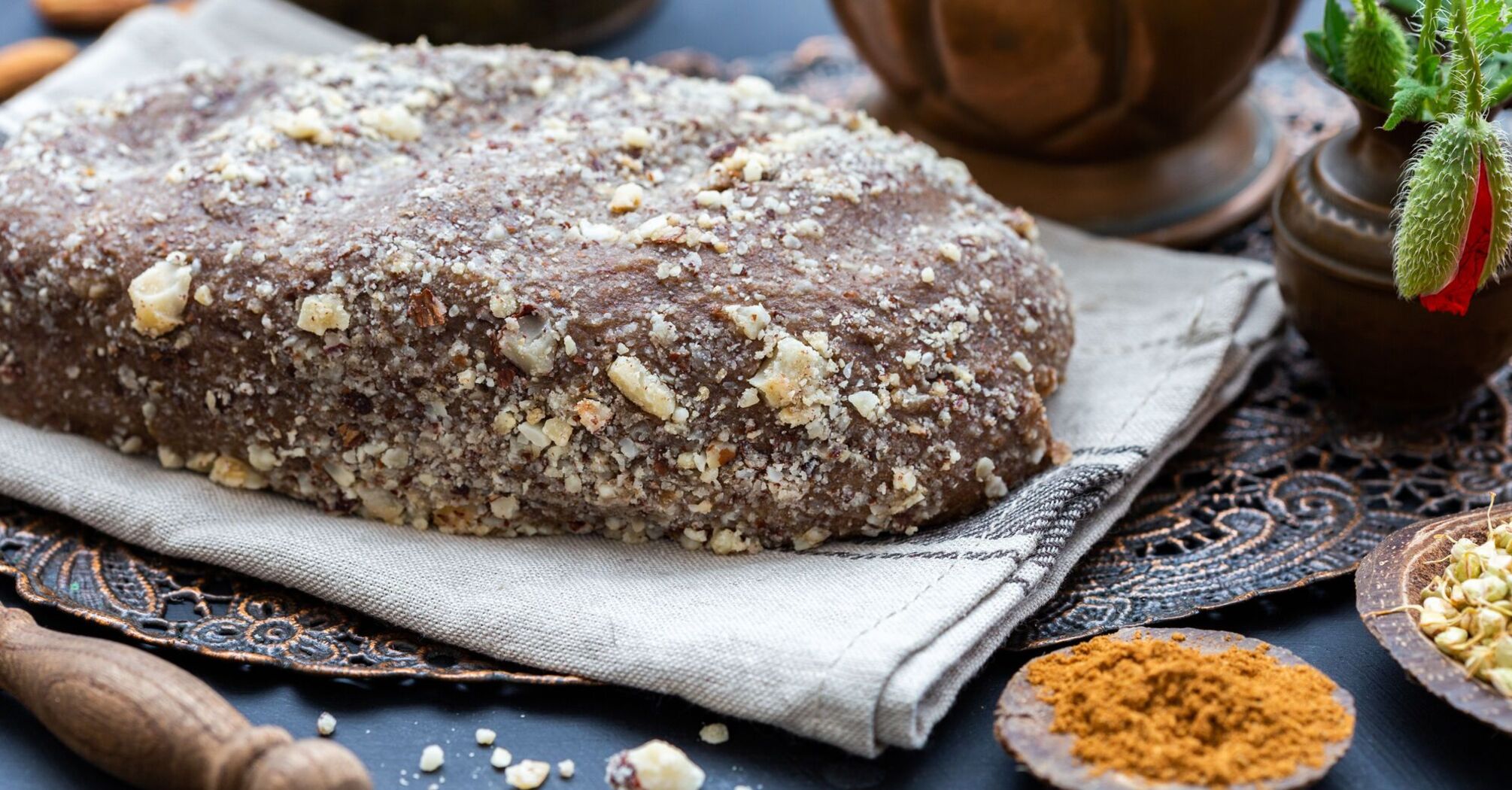 Panforte: how to make a traditional Christmas cake with nuts and spices