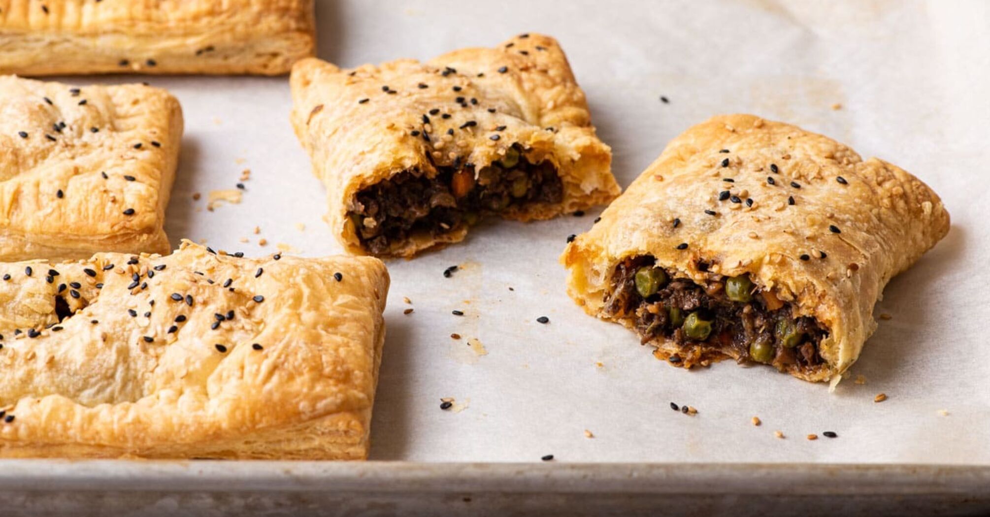 What to make with puff pastry for a tasty lunch: you will need mushrooms 