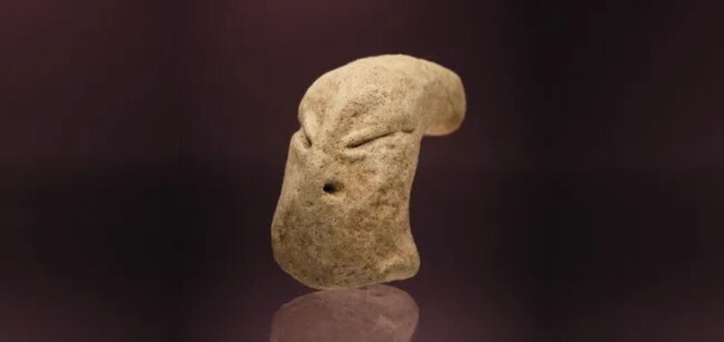 A 7000-year-old alien-like statuette was a 'complete surprise' for archaeologists in Kuwait. Photo